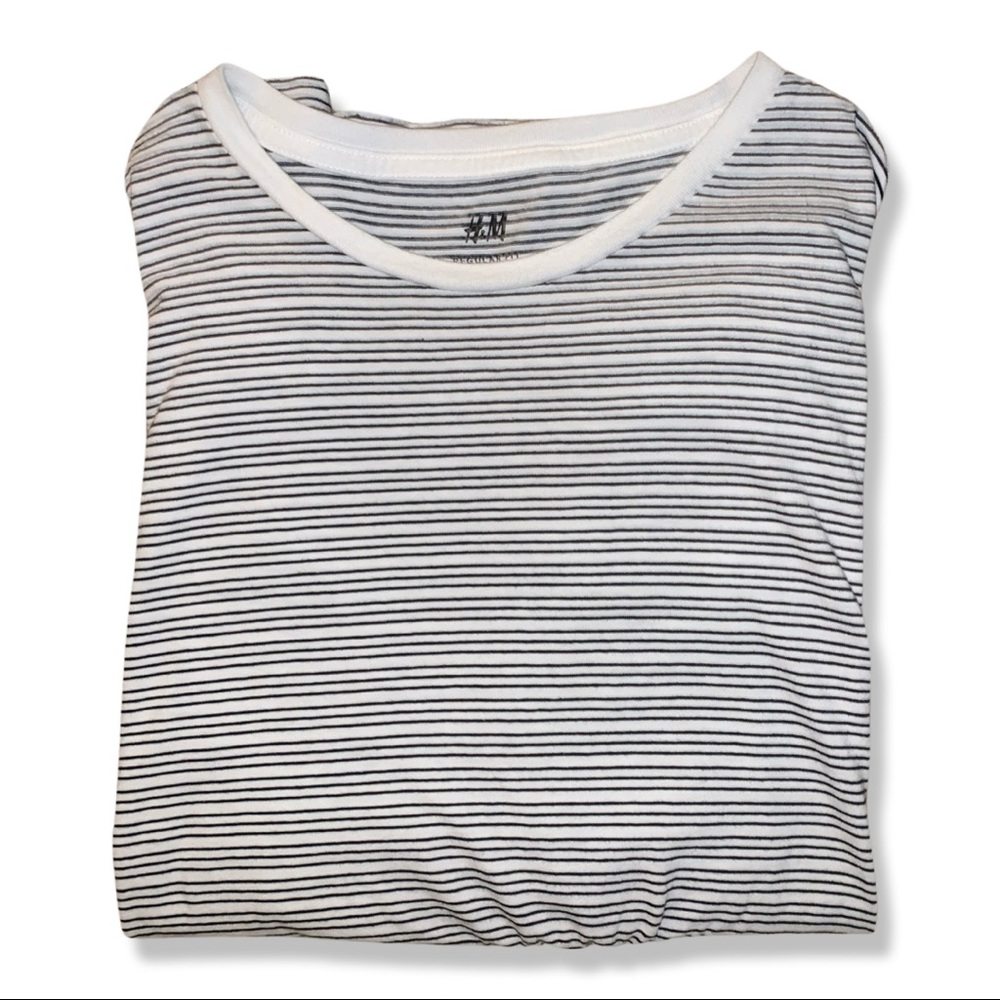 black & white striped H&M tee